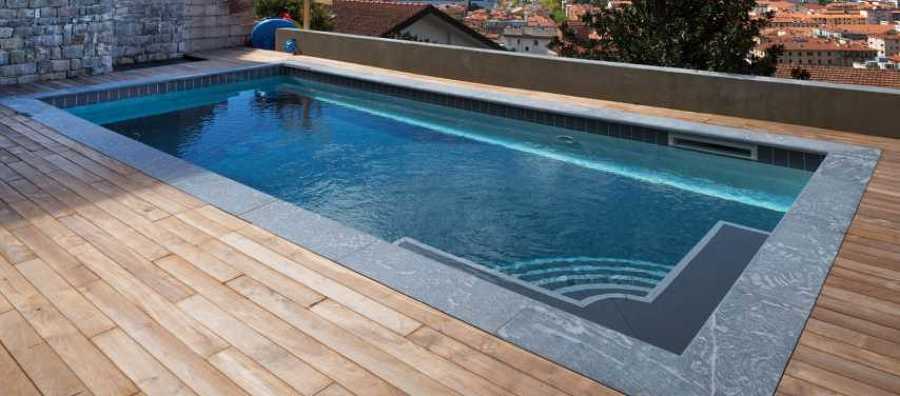 Skimmer da parete per manutenzione piscina