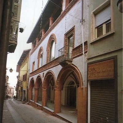 Finestra a bifora e serliana