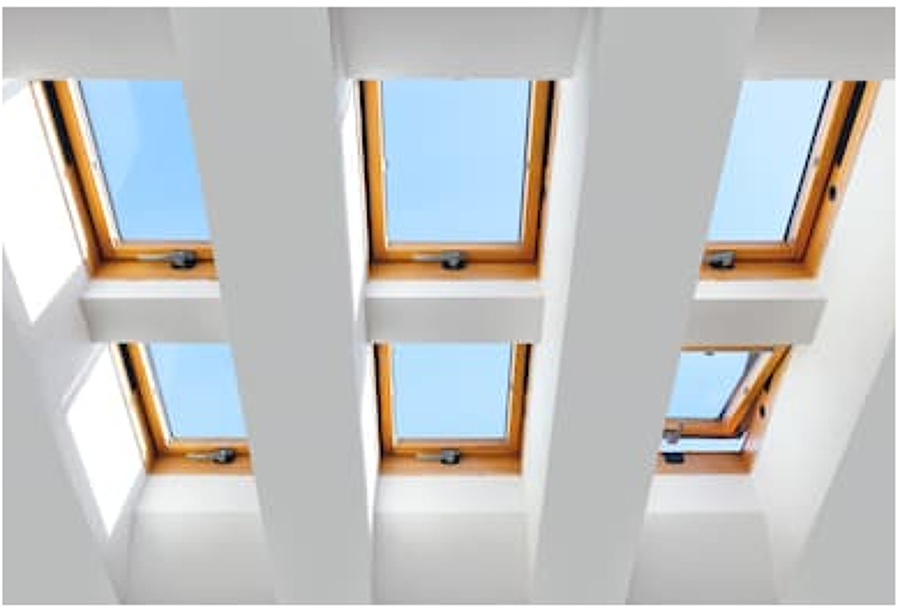 Costi e idee per riparare finestra per tetto o lucernario habitissimo Lucernari per tetti in legno