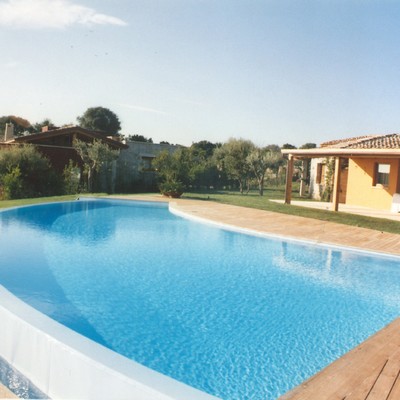 Piscina a sfioro