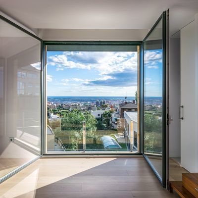 Porta a battente in vetro