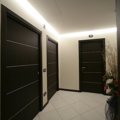 Porta a battente laccata