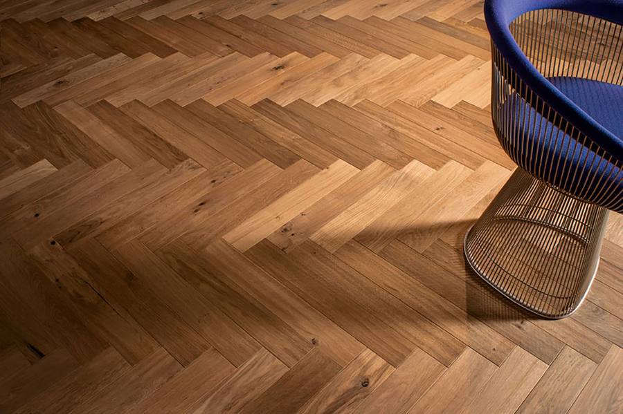 Posa del parquet a spina di pesce