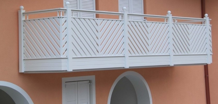 Preventivo ringhiere e recinzioni in pvc online habitissimo Ringhiere pannelli per balconi