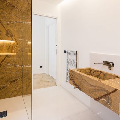 Rivestimento per piano bagno