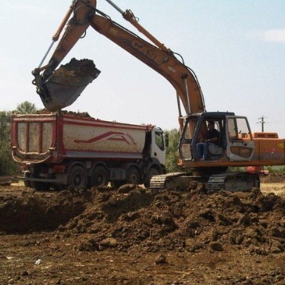 Scavi per la realizzazione di un piazzale
