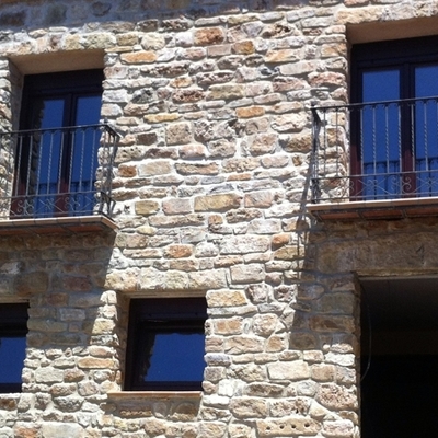 Finestre in PVC moderne e rustiche