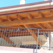 Tettoia in legno lamellare di abete