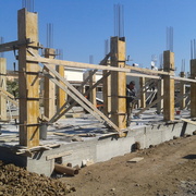 Armatura pilastri e primo solaio cantiere via Giulio Bertoni