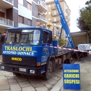 autoscala con cartello di avviso