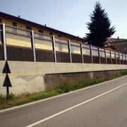 Barriera acustica in legno e PMMA