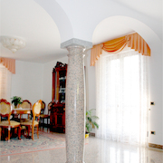 Colonna e pavimento in granito rosa Porrinho
