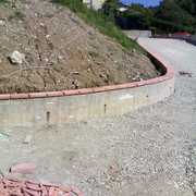 Costruzione di un muro in cemento armato