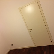 porte interne e zoccolino montati a regola d'arte