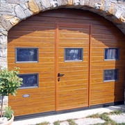 PORTONE SEZIONALE CON PORTA INTEGRATA