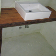 Progetto bagno in tonachino, lavabo su legno massello
