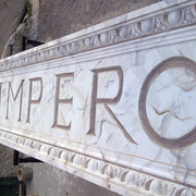 realizzazione di Bassorilievo decorato a finto marmo de La Bottega degli Stucchi