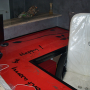 Scrivania con disegno e resina