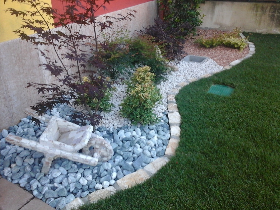 Foto: aiuola sassi di decorex disegno e giardinaggio #250289 ... Aiuole da giardino con sassi