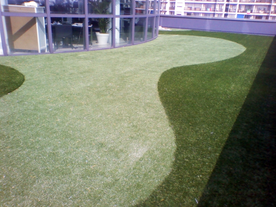 Foto: campo da golf in erba sintetica su terrazzo di modica roberto ... Posa erba sintetica su terrazzo