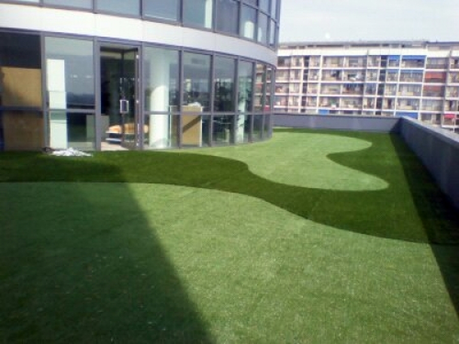 Foto: campo da golf in erba sintetica su terrazzo di modica roberto ... Erba sintetica brescia