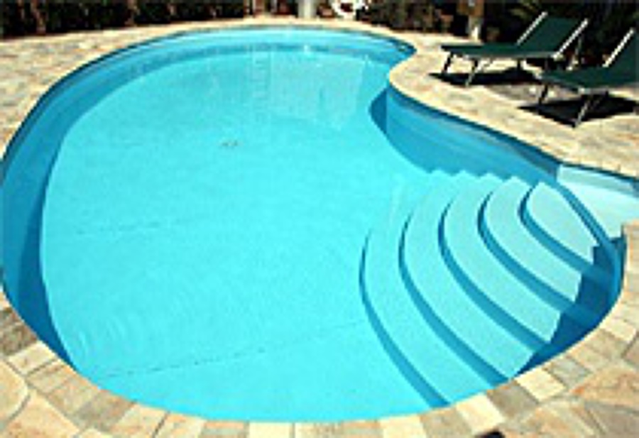 Foto: fagiolo con scala interna stondata di punto piscina srl ... Piscine biologiche prezzi