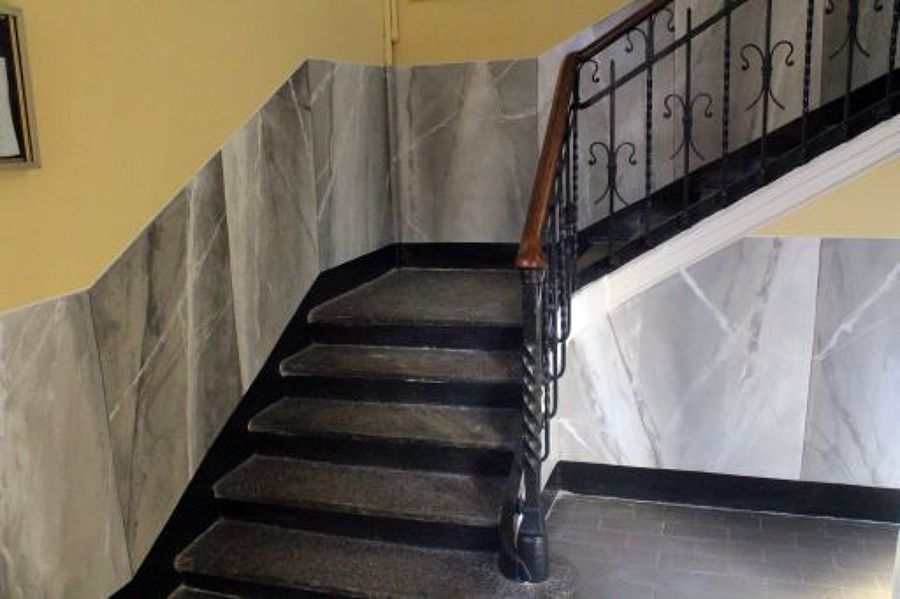 Foto: finto marmo scala condominiale di decorazioni e restauri di ... Mobile Scala decorazione