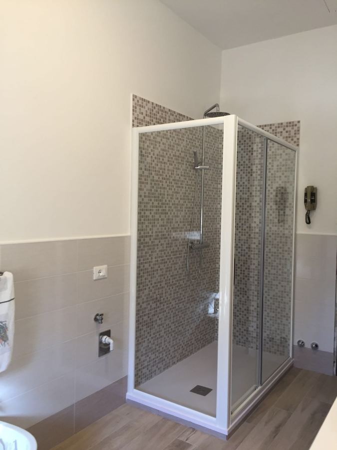 Foto: doccia al posto della vasca di servizi casa / aziende srl ... Box doccia al posto della vasca