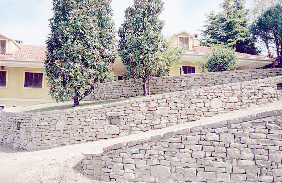 Foto: muro in pietra di langa di a.l.p. snc di berchialla pier ... Pietra di langa cortemilia