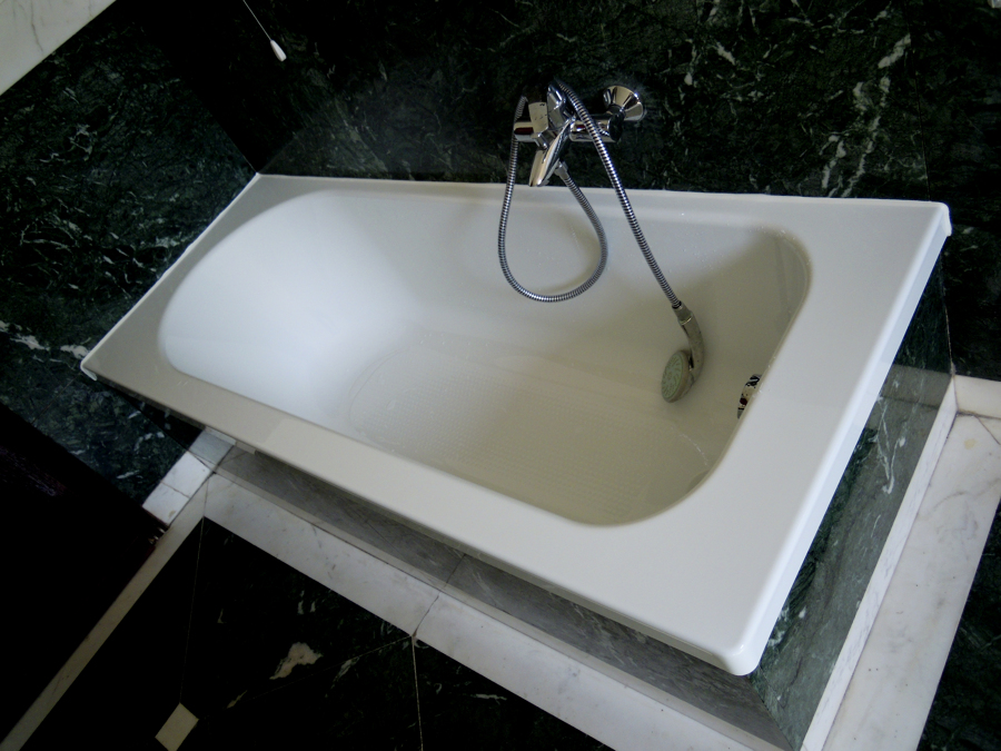 Foto: sostituzione vasca da bagno senza rompere le piastrelle di ... Sostituzione vasca da bagno