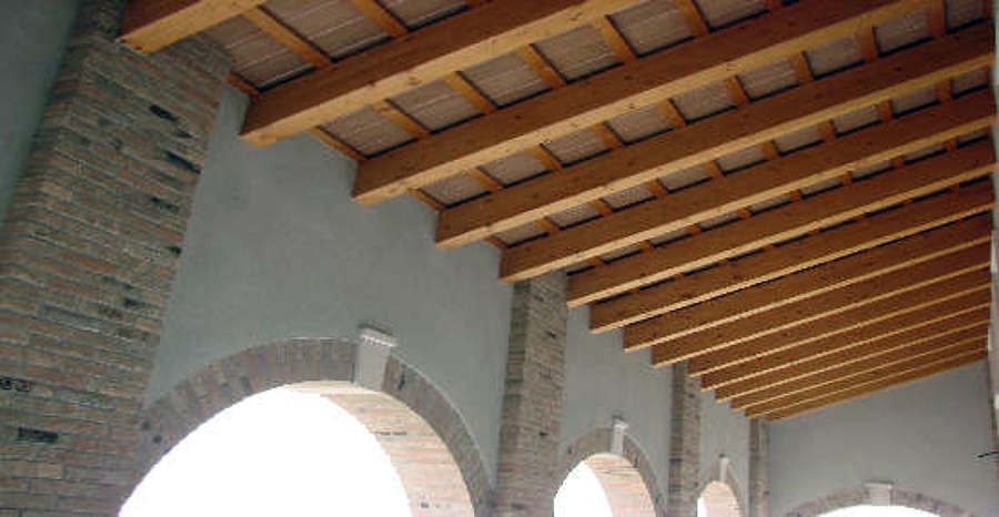 Foto: tetto in legno con tavelle rustiche a vista di geometra ... Tetto a vista