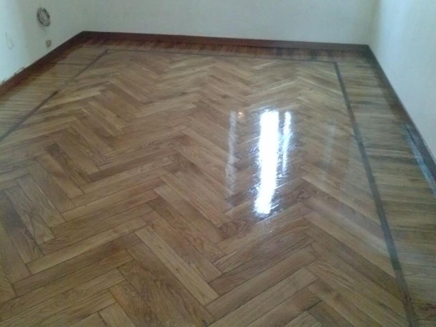 Restauro vecchio parquet in rovere posato a spina di pesce