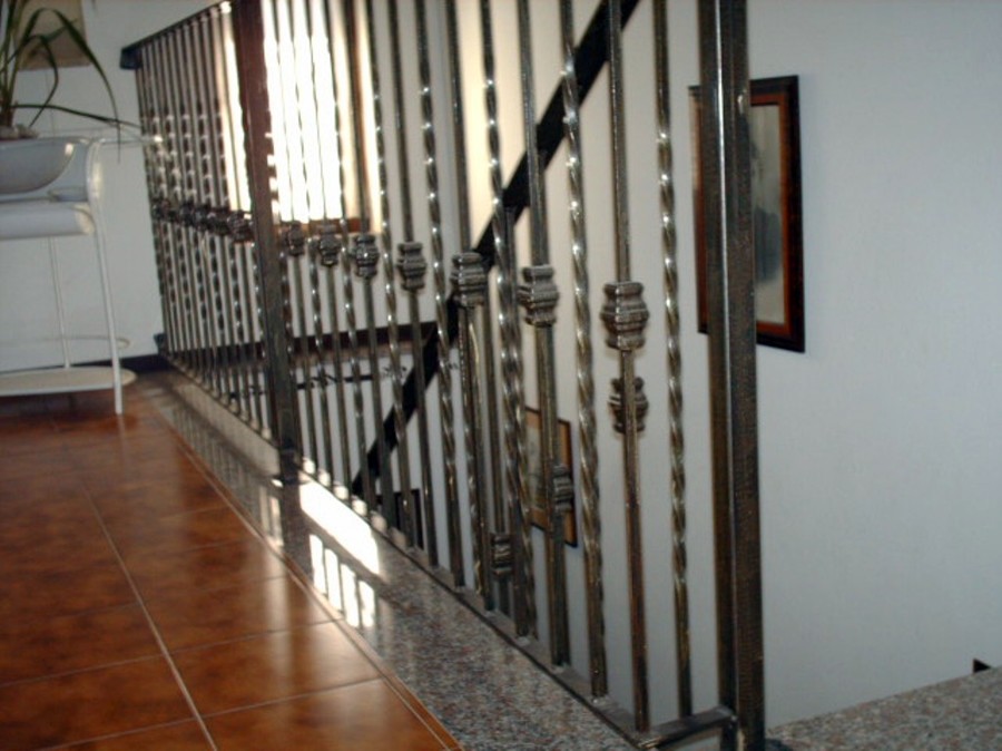 Foto: verniciatura di ringhiera in ferro micaceo di decoralex ... Decorazione Ringhiera Scala