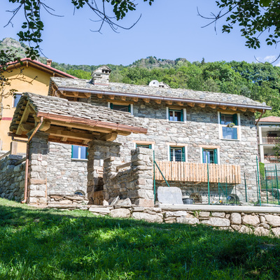 Villa in sasso