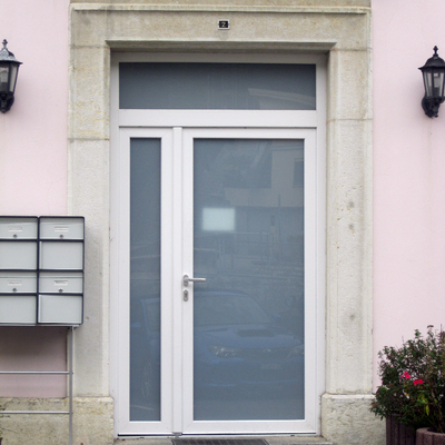 Preventivi per installare porte da esterno in pvc habitissimo Porta ingresso vetro antisfondamento
