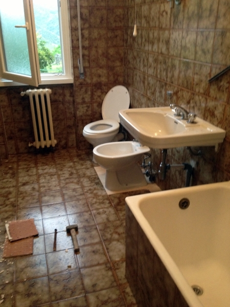 Foto: bagno da ristrutturare completamente zappino costruzioni di ... Bagno da ristrutturare