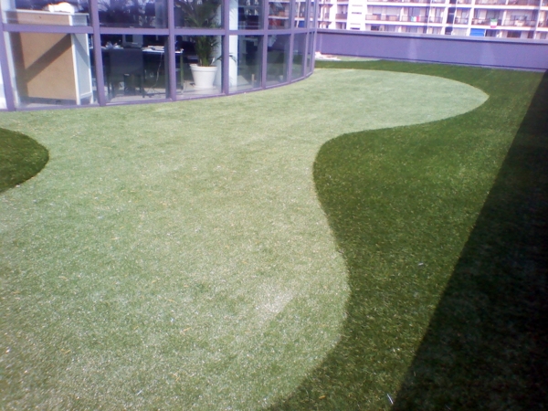 Foto: campo da golf in erba sintetica su terrazzo di modica roberto ... Posa erba sintetica su terrazzo