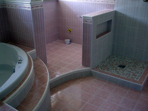 Foto: costruzione bagno con vasca e piatto in muratura di g.a.m di ... Vasca in muratura