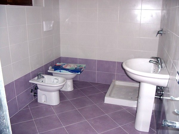 https://it.habcdn.com/photos/business/medium/esempi-altri-bagni-realizzati_138717.jpg