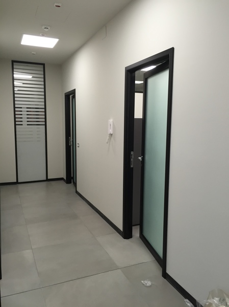 Foto: foto telai e porte per uffici di savio finestre srls #377339 ... Porte per uffici