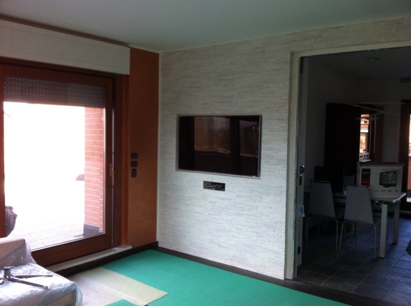 Foto: pareti in pietra con televisore a incasso di passaro #66614 ... Parete in pietra con tv