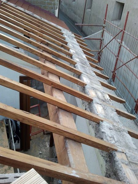 Foto: rifacimento tetto completo con legno di castagno di ... Tetti in legno di castagno
