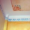 Cornice in cartongesso nel soffitto di una sala