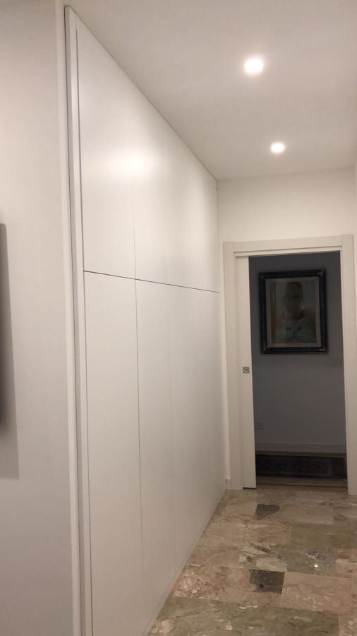 Foto: armadio a muro su misura laccato bianco di muna design #608767 ... Armadi a muro su misura milano