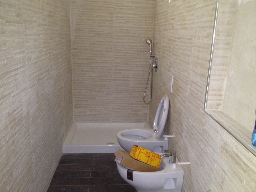 Foto: bagno con rivestimento in pietra di ms impresa srl #379163 ... Rivestimento bagno in pietra