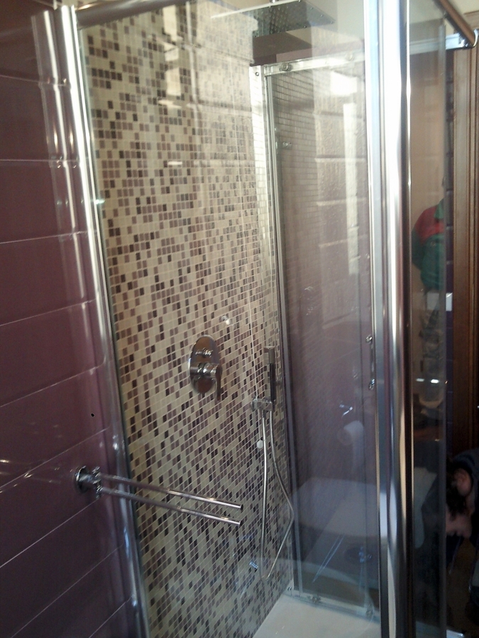 Foto: cabina doccia in cristallo di ottima qualita (allinterno ... Posa piastrelle mosaico