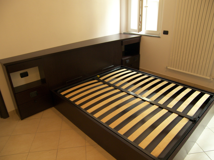 https://it.habcdn.com/photos/project/big/camera-da-letto-rovere-scuro-e-laccato-bianco-crema_147991.jpg