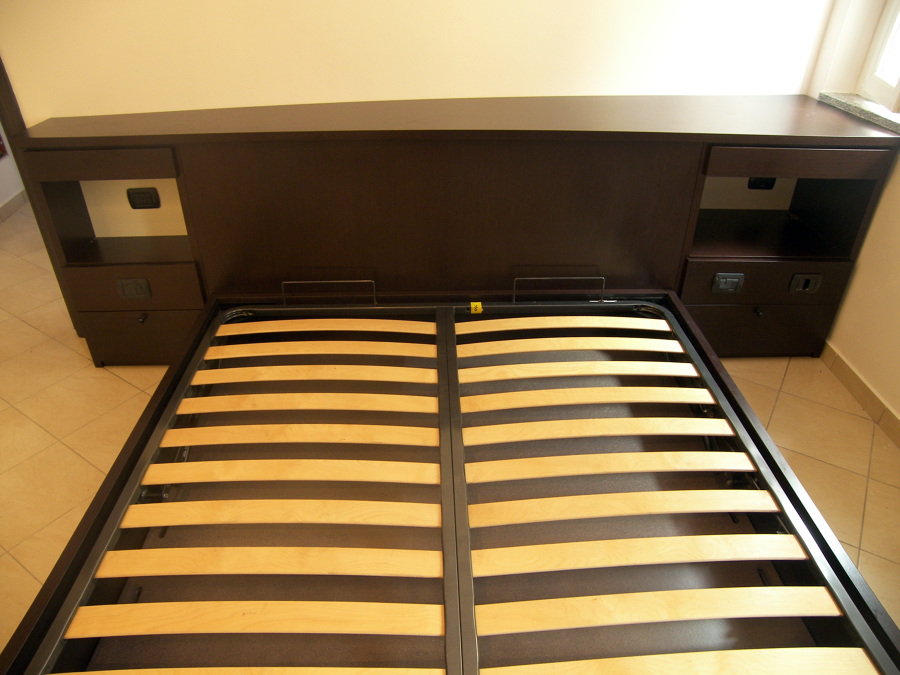 https://it.habcdn.com/photos/project/big/camera-da-letto-rovere-scuro-e-laccato-bianco-crema_147993.jpg