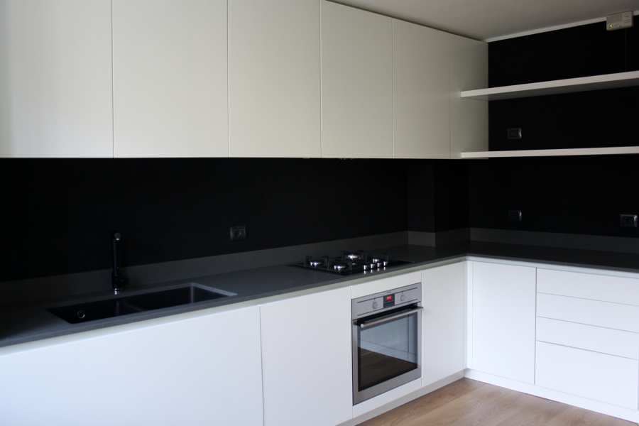 Idee e foto di cucine bianche e nere a sondrio per ispirarti ... Cucine bianche e nere