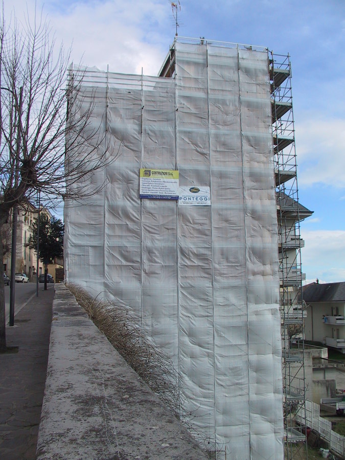 Foto: lavori di ristrutturazione facciate palazzina. di m.d. ... Lavori di ristrutturazione